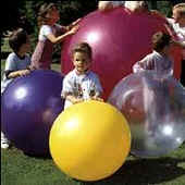 Taller de balones gigantes en una sesión de Educación Física dirigido a  alumnos de 2º ciclo