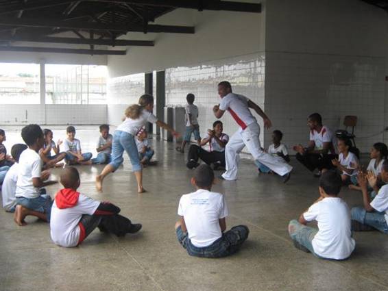 Jogos e brincadeiras populares na educação infantil e ciclo inicial do  ensino fundamental: uma experiência com alunos do curso de licenciatura em  Educação Física da UNIRB, Salvador, BA