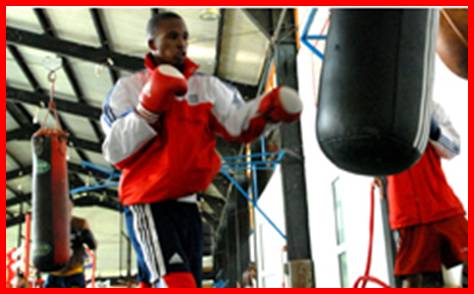 Los juveniles cubanos se preparan con ahnco en la finca de los boxeadores en el Wajay. Foto: Roberto Surez