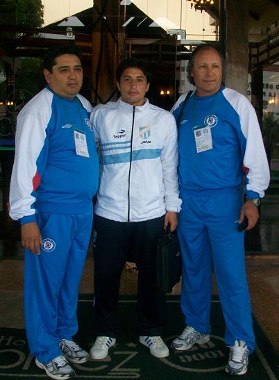 Prof. Cristian Mustaf junto con el Cuerpo tcnico del Cruz Azul (Mxico)