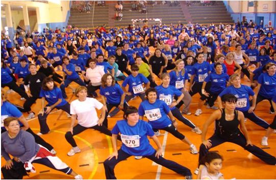 El step: todo sobre sus beneficios, ejercicios, coreografías y música