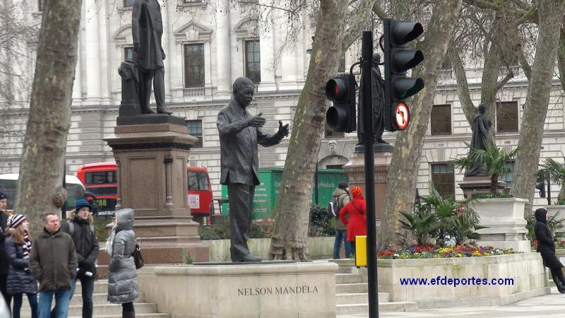 Estatua de Nelson Mandela en Londres