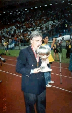 Gerardo Salorio, con la copa