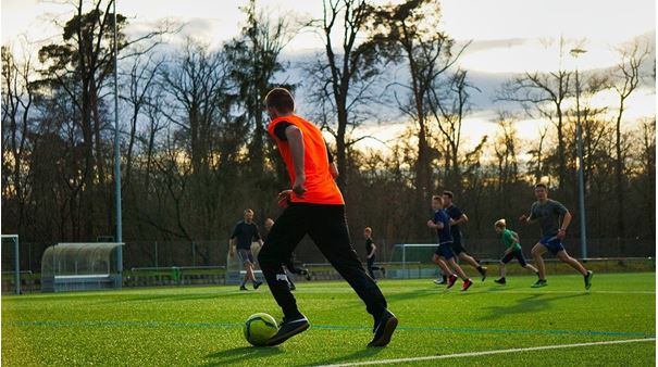 Imagem 1. Vários autores definem o futebol como um conjunto de interações entre diferentes dimensões