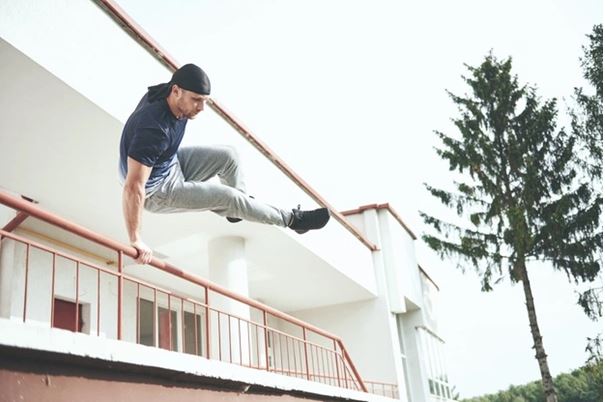 Imagen 1. El Parkour promueve el crecimiento muscular y mejora la capacidad de saltabilidad