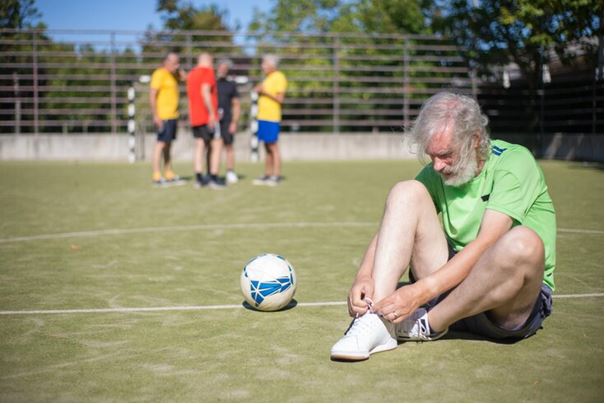 Imagen 1. En Argentina, el fútbol es una de las disciplinas elegidas por los hombres adultos mayores como práctica deportiva