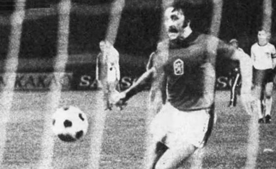 Figura 1. Con el penal ejecutado por Panenka, Checoslovaquia superó a Alemania y obtuvo la Eurocopa de 1976